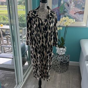 Sandra Darren Black and Cream Long Sleeve Dress with hook and eye closure